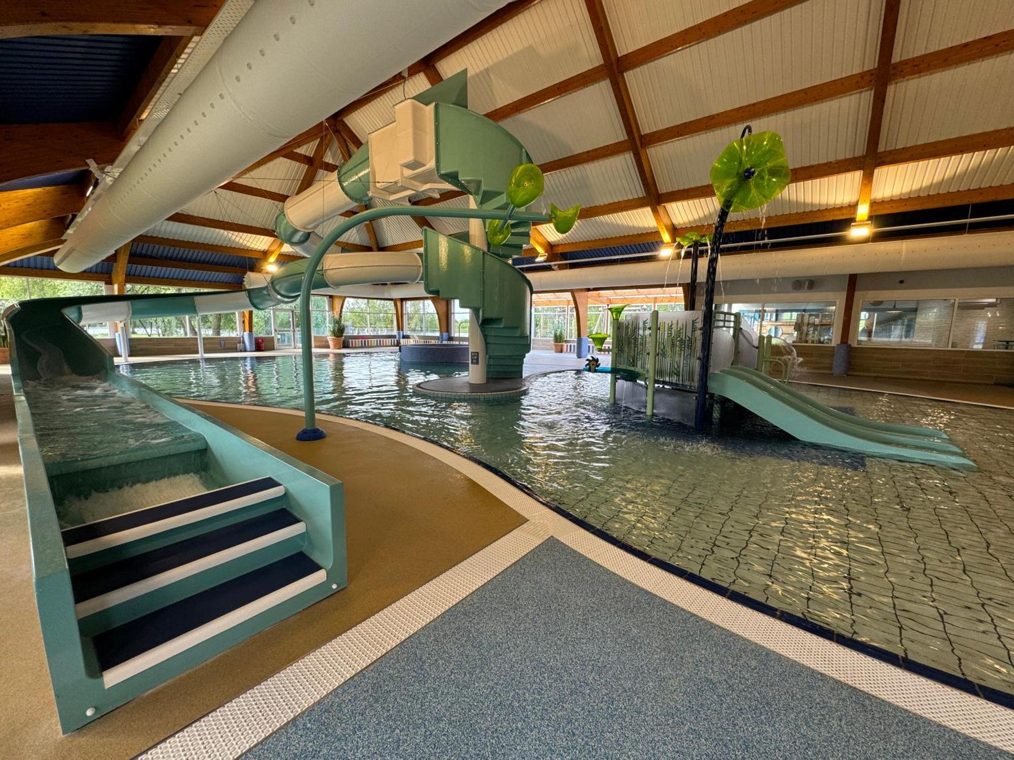 Puddleducks, Dog Friendly Hot Tub Lodge South Cerney Exterior photo