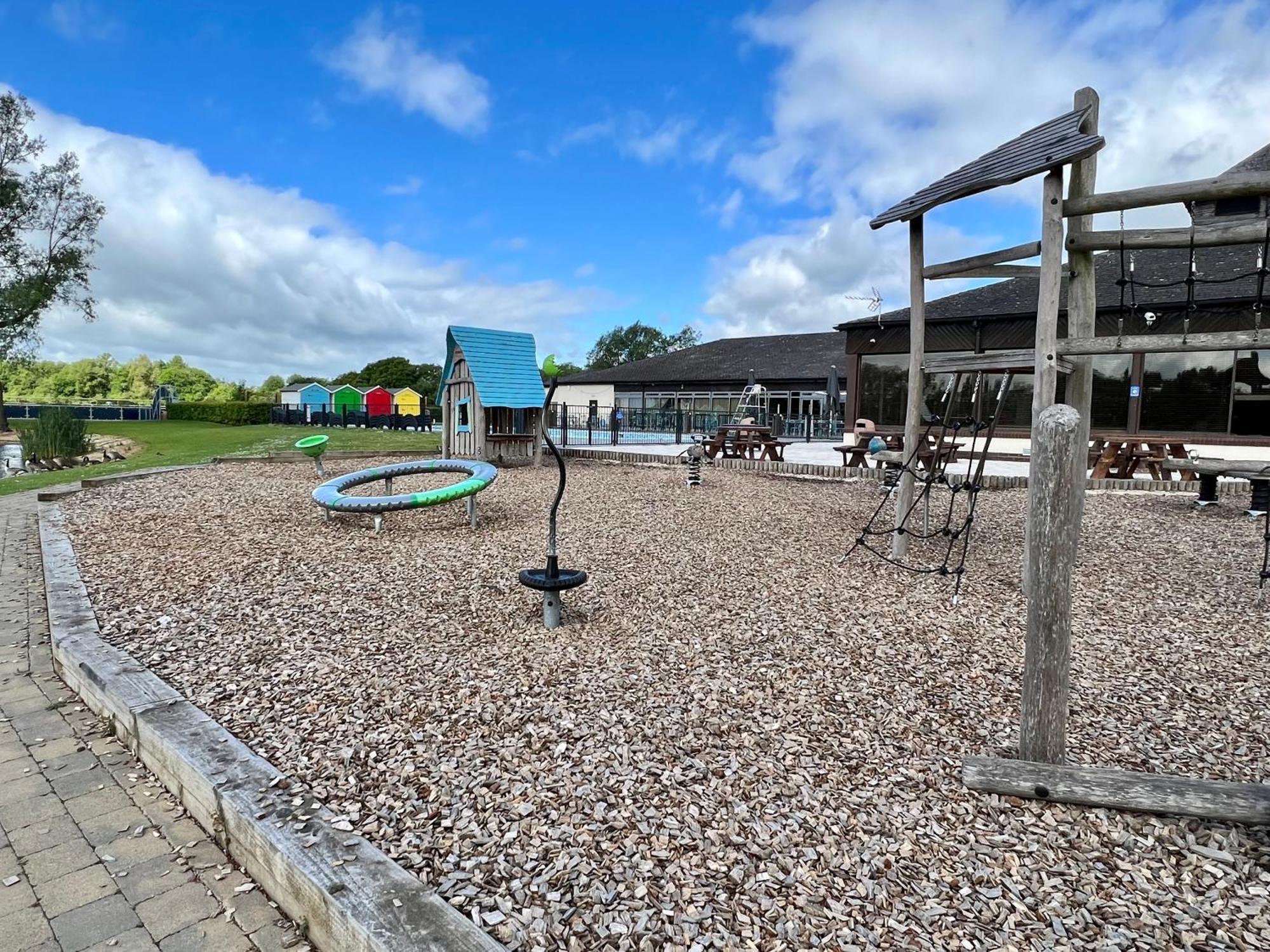Puddleducks, Dog Friendly Hot Tub Lodge South Cerney Exterior photo